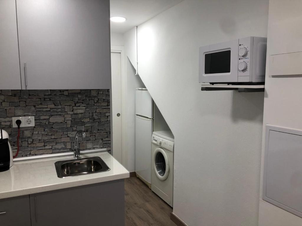 Alojamiento Karina Apartment Лес Екстериор снимка