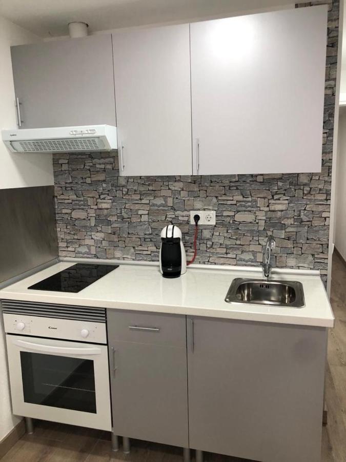 Alojamiento Karina Apartment Лес Екстериор снимка
