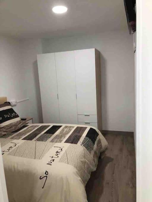Alojamiento Karina Apartment Лес Екстериор снимка