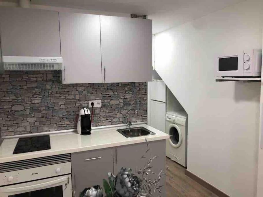 Alojamiento Karina Apartment Лес Екстериор снимка