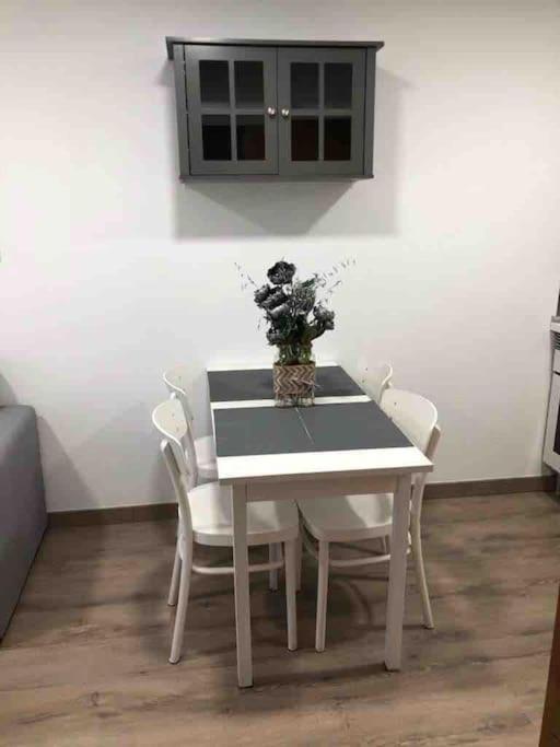 Alojamiento Karina Apartment Лес Екстериор снимка
